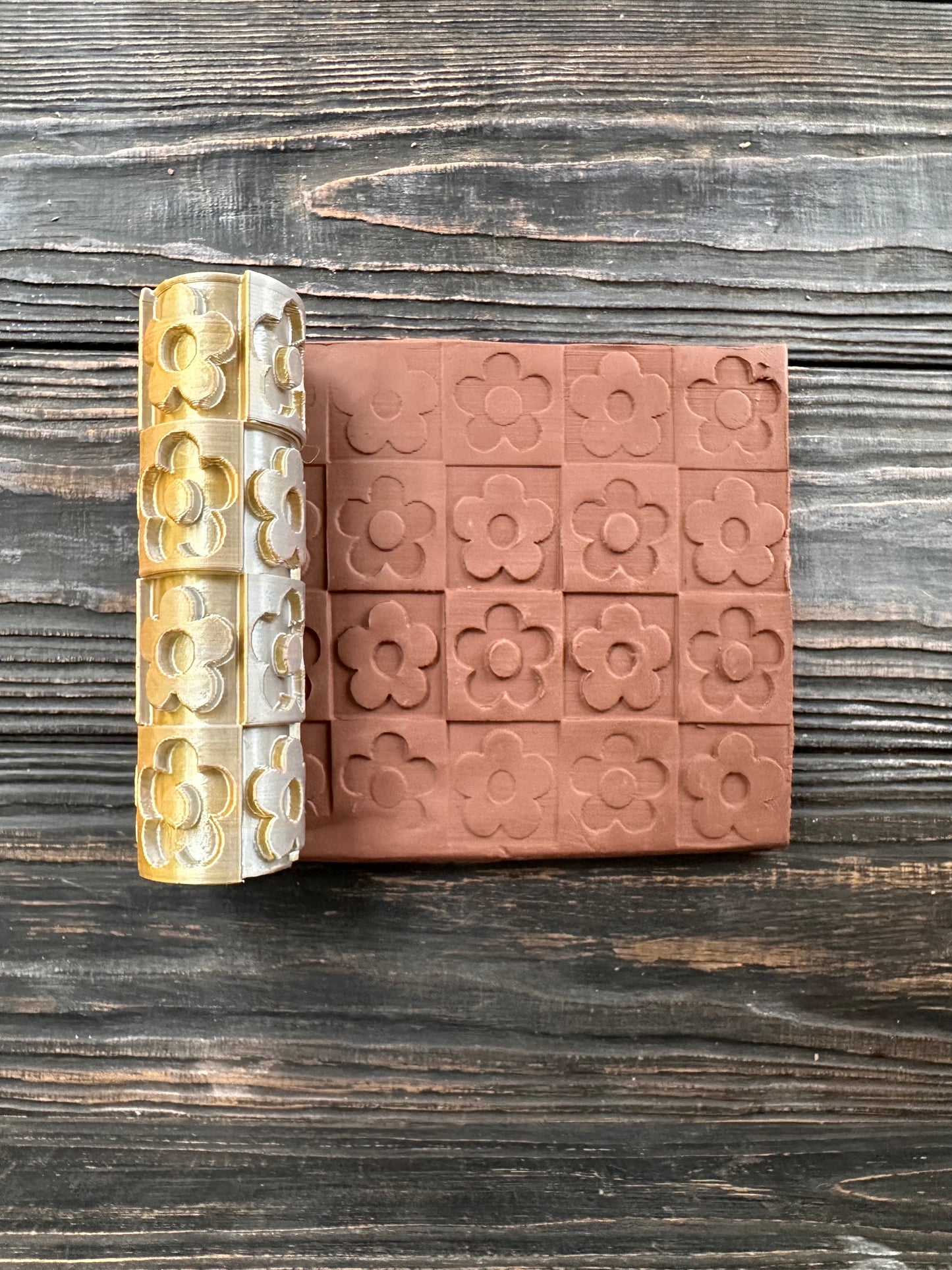 Checkered Daisy Texture Roller