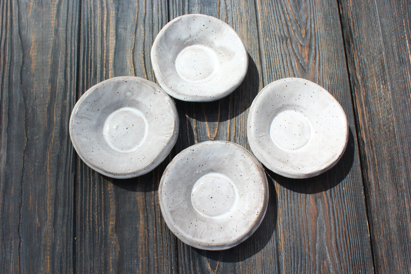 Small White Muffin Cups Set